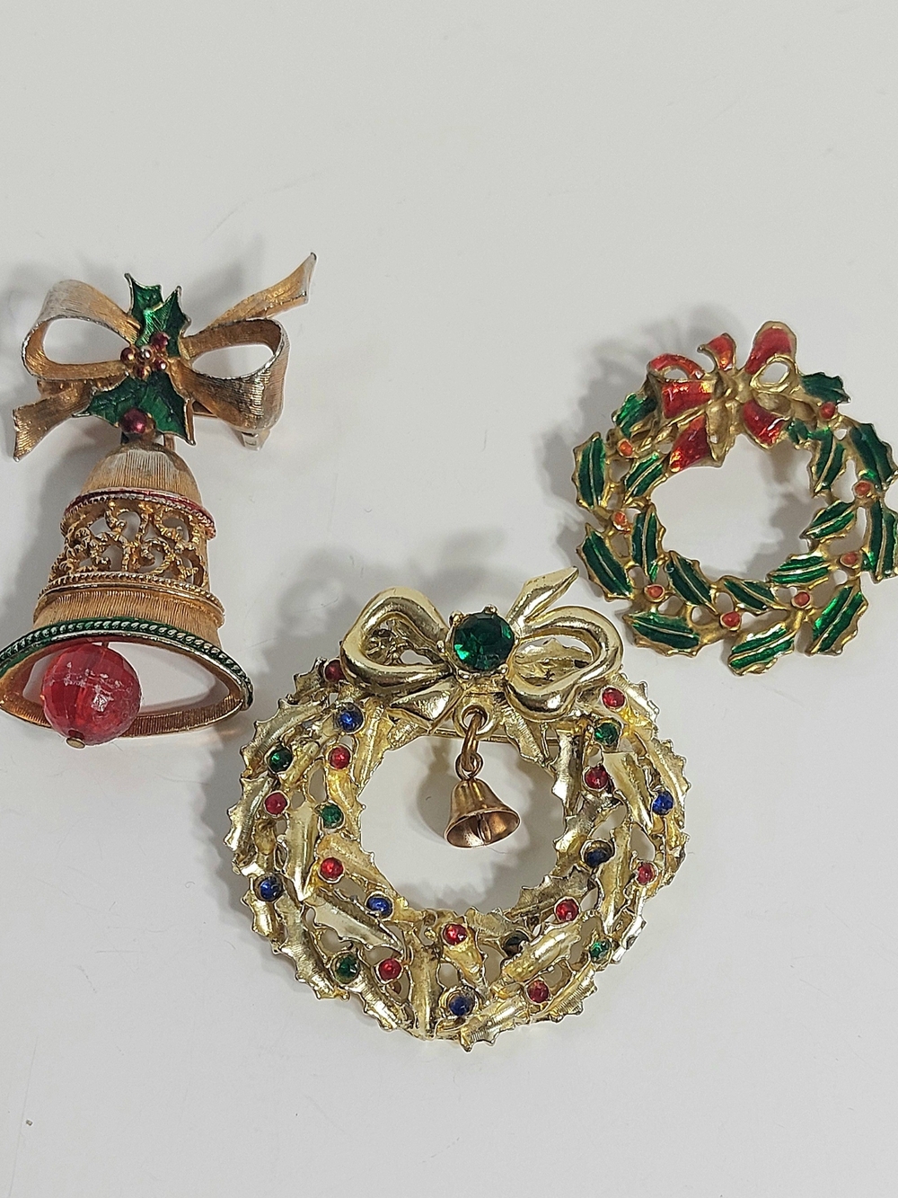 Vintage Gold-Tone Holiday Wreath Brooch with Red and Green Accents